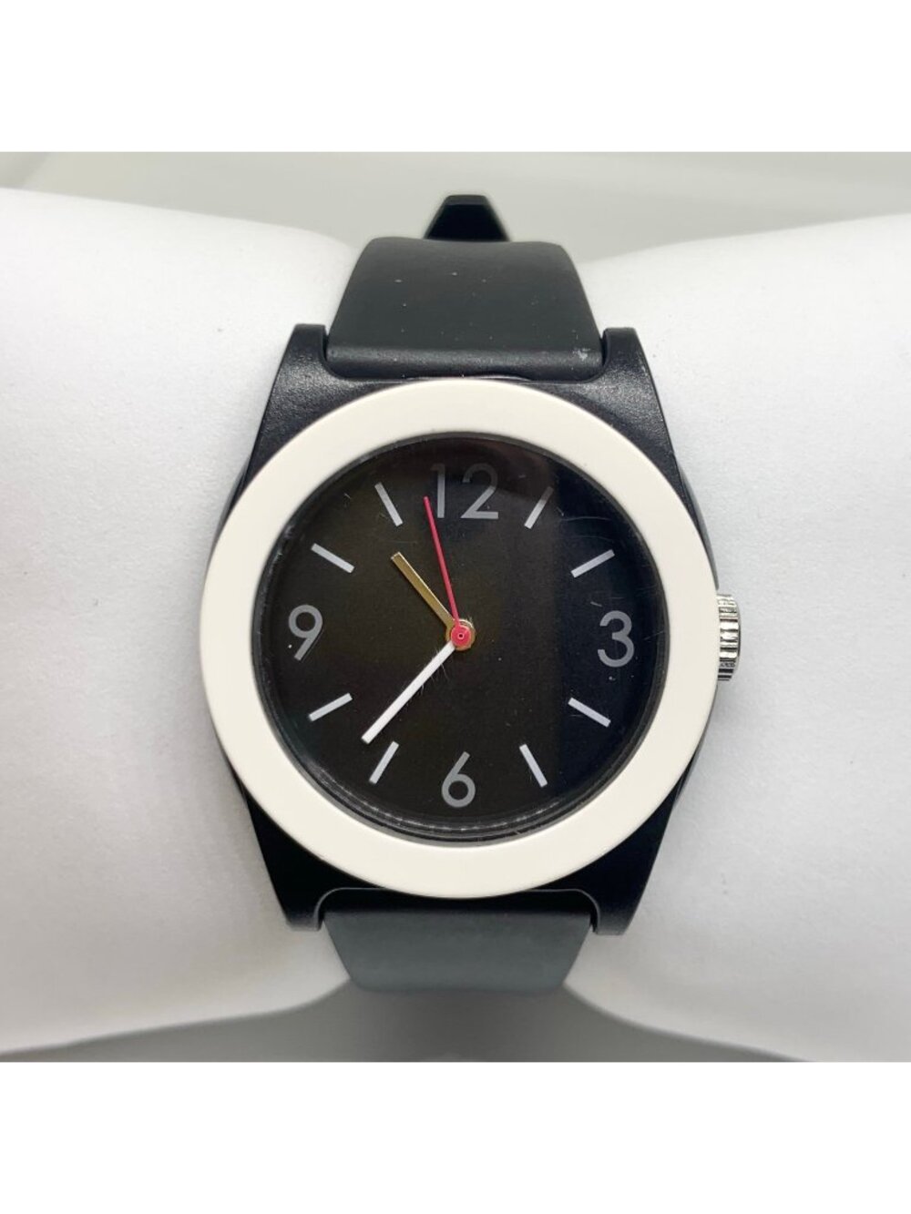 Quartz Black white tone women’s watch 35mm plastic band up to 7.5” running
